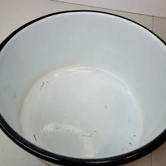 Berggren Vintage Swedish Folk Art Enamelware Pot with Lid - Picture 14 of 14